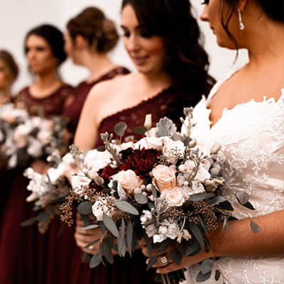bridesmaids holding bouquetes