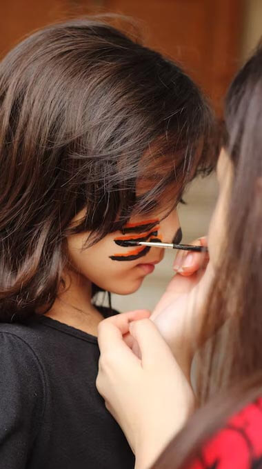 kid getting his face painted